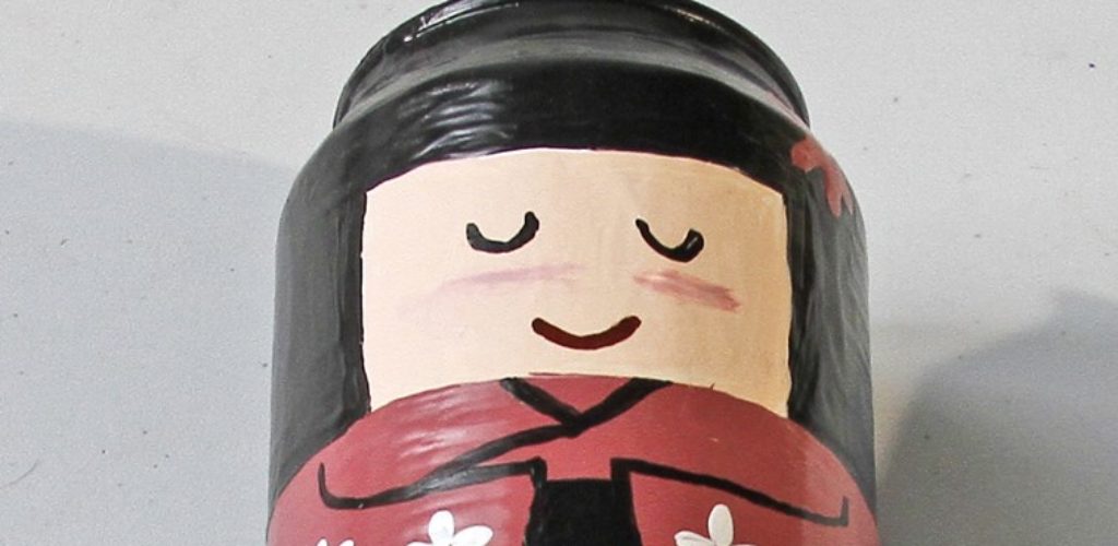 kokeshi-lata-reciclada